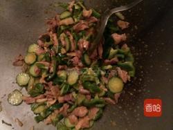 娱乐吃瓜酱辣椒炒肉视频,带你领略美食与娱乐的完美融合